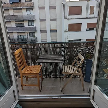 : Avec Vue Sur La Tour Eiffel *